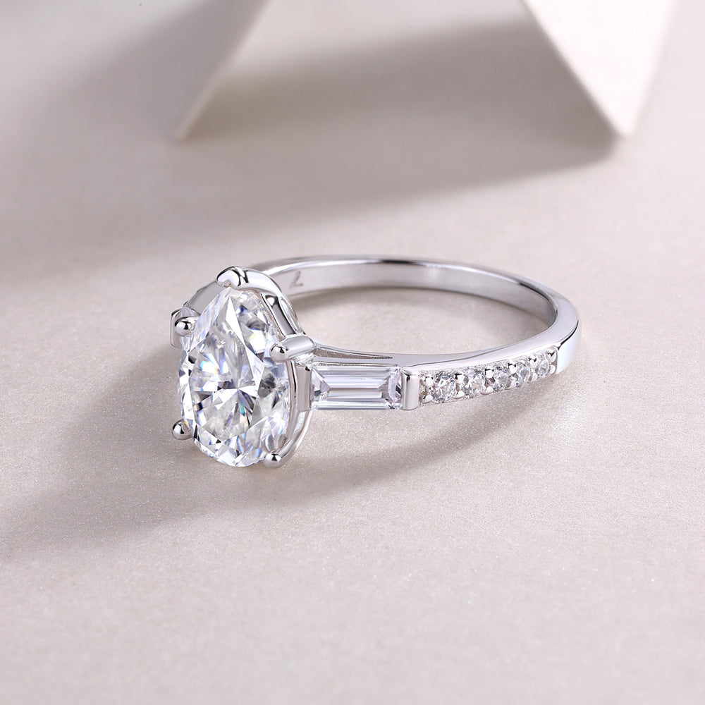 Pear Focus S925 Silver Moissanite Ring
